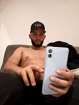 Snapshot of maxXximo777 chatting on 12.17.24 maxXximo777 online show from 12.17.24