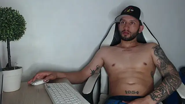 Snapshot of maxXximo777 chatting on 02.12.25 maxXximo777 online show from 02.12.25