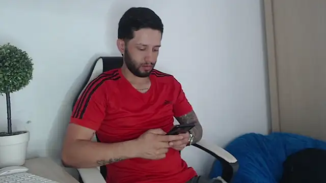 Snapshot of maxXximo777 chatting on 02.18.25 maxXximo777 online show from 02.18.25