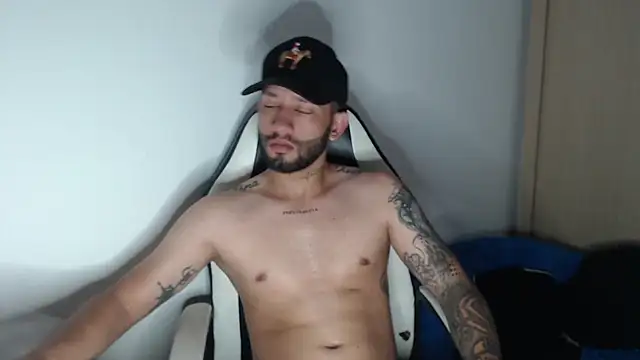 Snapshot of maxXximo777 chatting on 03.04.25 maxXximo777 online show from 03.04.25