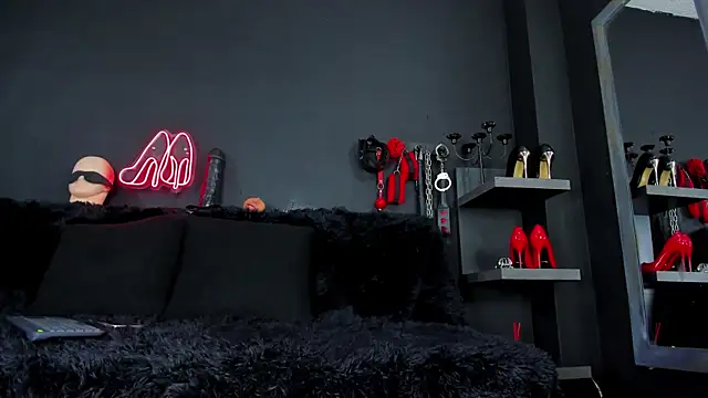 DelaneyStone online show from 10.07.25