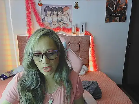 Snapshot of Melanyy_100 chatting on 12.12.24 Melanyy 100 online show from 12.12.24