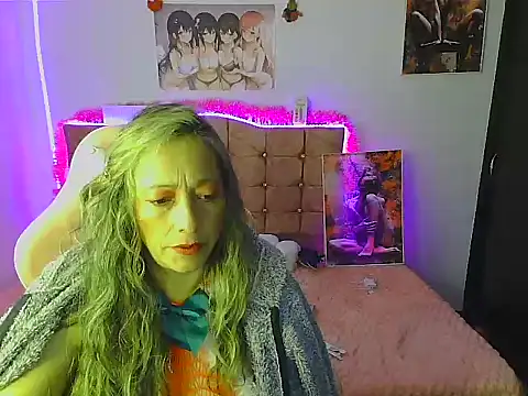 Snapshot of Melanyy_100 chatting on 12.17.24 Melanyy 100 online show from 12.17.24