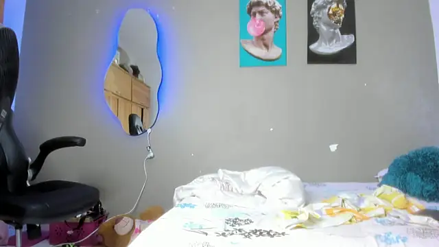 Snapshot of Lilybaudinx96 chatting on 01.22.25 Lilybaudinx96 online show from 01.22.25