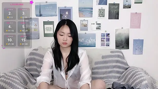 Snapshot of LiLiYbaby chatting on 01.05.25 LiLiYbaby online show from 01.05.25