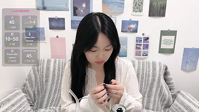 Snapshot of LiLiYbaby chatting on 09.12.25 LiLiYbaby online show from 09.12.25