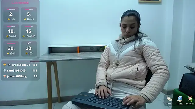 Snapshot of floriamANDjazmin chatting on 01.18.25 floriamANDjazmin online show from 01.18.25