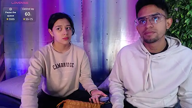 Snapshot of floriamANDjazmin chatting on 01.21.25 floriamANDjazmin online show from 01.21.25