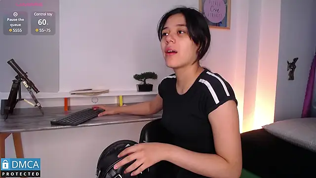 Snapshot of floriamANDjazmin chatting on 02.07.25 floriamANDjazmin online show from 02.07.25