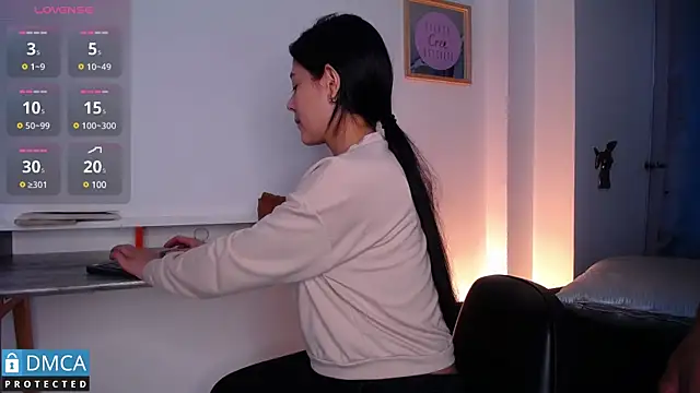 Snapshot of floriamANDjazmin chatting on 02.11.25 floriamANDjazmin online show from 02.11.25