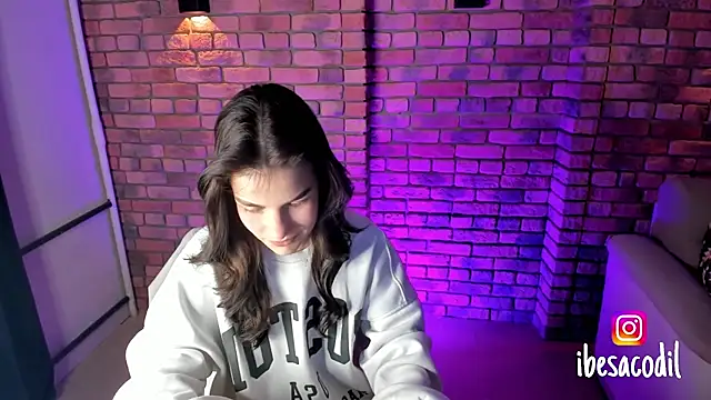 Snapshot of adriana_allien chatting on 01.17.25 adriana allien online show from 01.17.25