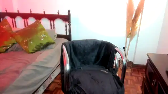 Snapshot of SailorxSindy chatting on 12.28.24 SailorxSindy online show from 12.28.24