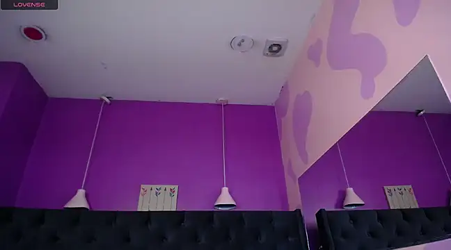 Snapshot of WenndyWild chatting on 12.06.24 WenndyWild online show from 12.06.24