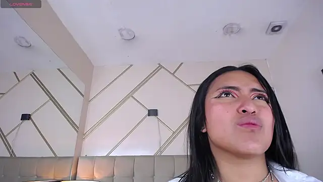 Snapshot of WenndyWild chatting on 01.12.25 WenndyWild online show from 01.12.25