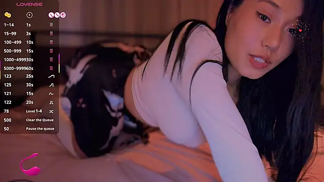 Snapshot of kimmy_chi_ chatting on 10.13.25 kimmy chi  online show from 10.13.25