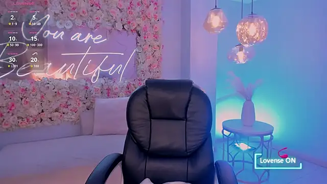 MaddisonLowe online show from 01.12.26