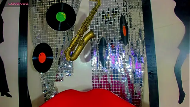 Hellen moons   online show from 01.25.25