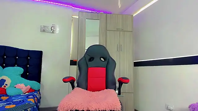 Hellen moons   online show from 09.25.25