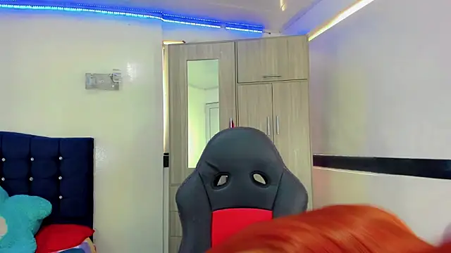 Hellen moons   online show from 09.26.25