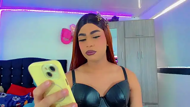 Hellen moons   online show from 10.20.25