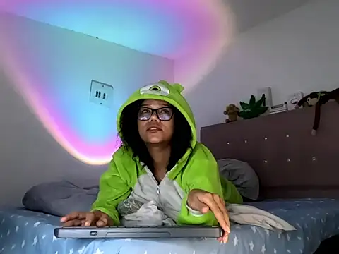 Snapshot of Ale_xandra chatting on 11.20.25 Ale xandra online show from 11.20.25