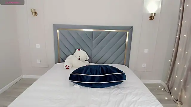 Snapshot of oxxx_me chatting on 01.23.25 oxxx me online show from 01.23.25