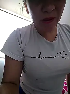Snapshot of ELEKTRA-LUXURY chatting on 03.19.25 ELEKTRA-LUXURY online show from 03.19.25