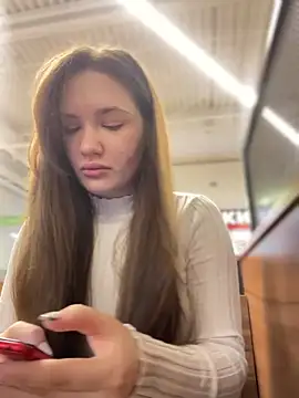 Holly Molii online show from 12.12.24