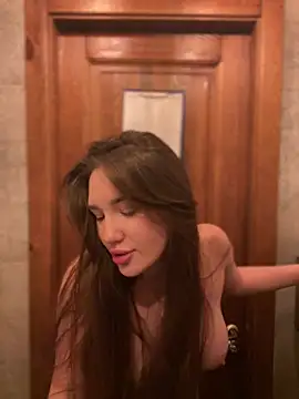 Holly Molii online show from 12.13.24