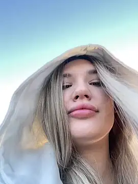 Holly Molii online show from 12.19.24