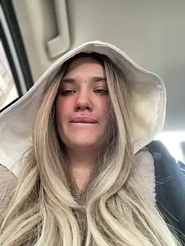 Holly Molii online show from 12.29.24