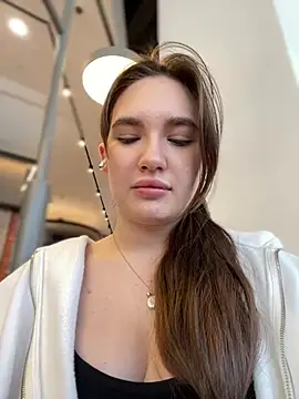 Holly Molii online show from 01.16.25