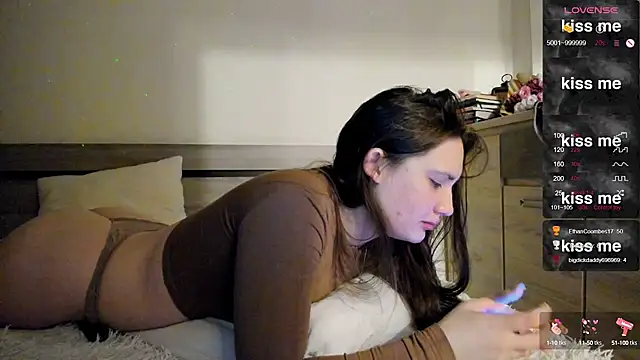 Holly Molii online show from 02.23.25