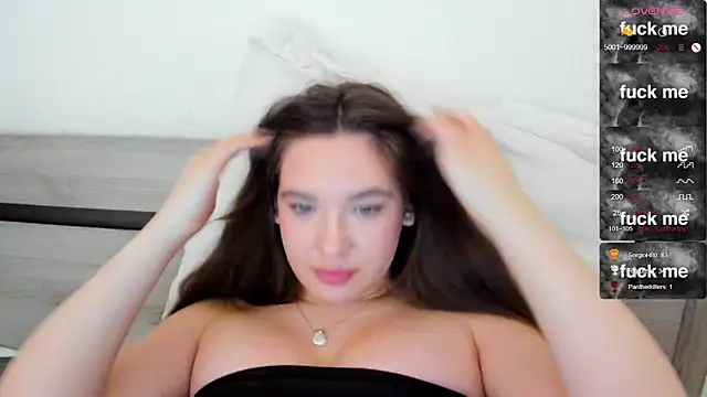 Holly Molii online show from 02.26.25