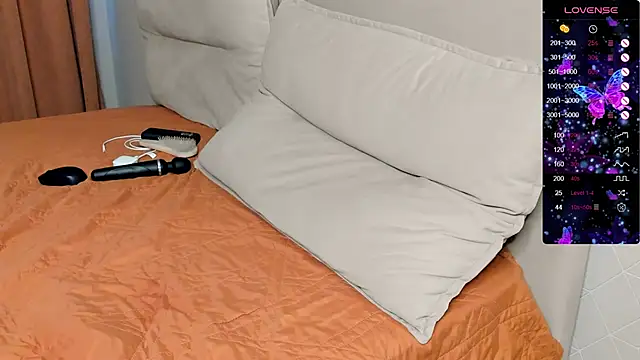 Holly Molii online show from 02.18.26