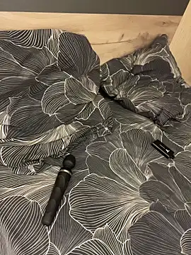 Holly Molii online show from 04.16.26