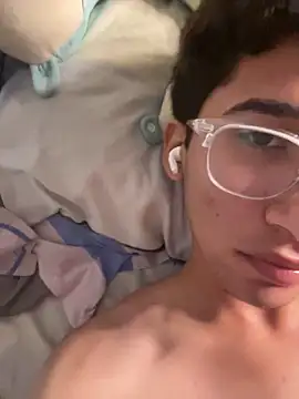 Snapshot of Gomezs-04 chatting on 03.20.25 Gomezs-04 online show from 03.20.25