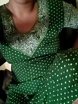 Snapshot of yourtamilcouple chatting on 02.06.25 yourtamilcouple online show from 02.06.25