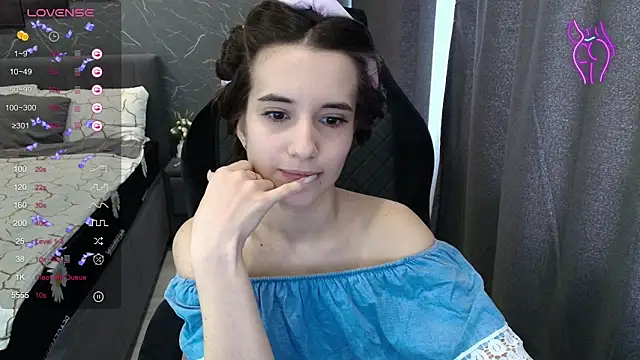 Alice Weiss online show from 02.15.26