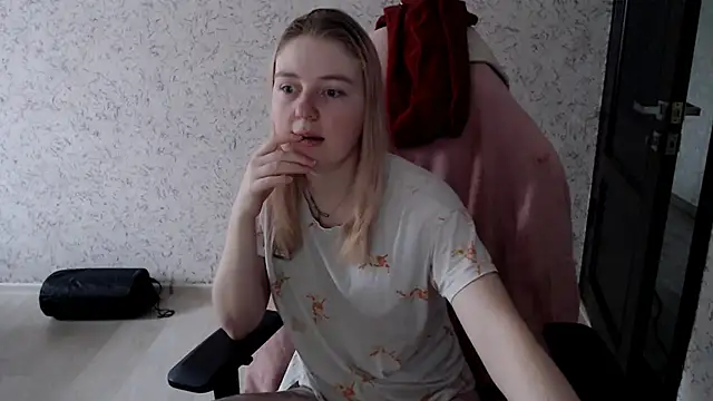 Snapshot of EvaAndLilith chatting on 02.11.25 EvaAndLilith online show from 02.11.25