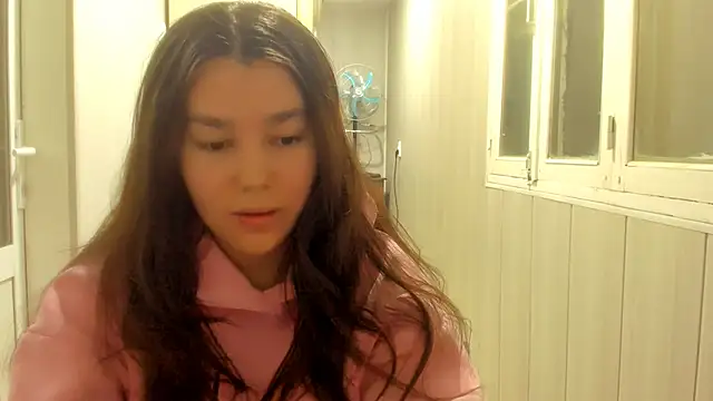 Snapshot of LunaXmii chatting on 11.08.25 LunaXmii online show from 11.08.25