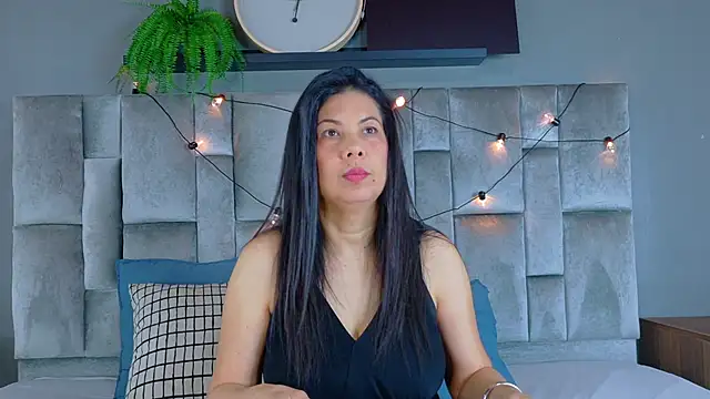 JaylaScott   online show from 04.04.26