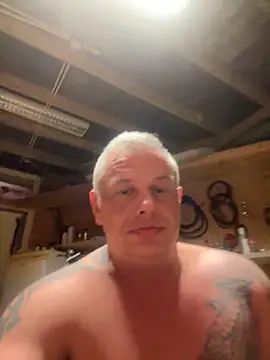 Snapshot of JakubW79 chatting on 12.18.24 JakubW79 online show from 12.18.24