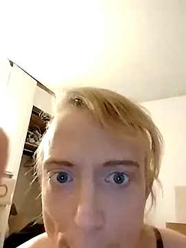 Snapshot of kdogg1976 chatting on 02.07.25 kdogg1976 online show from 02.07.25