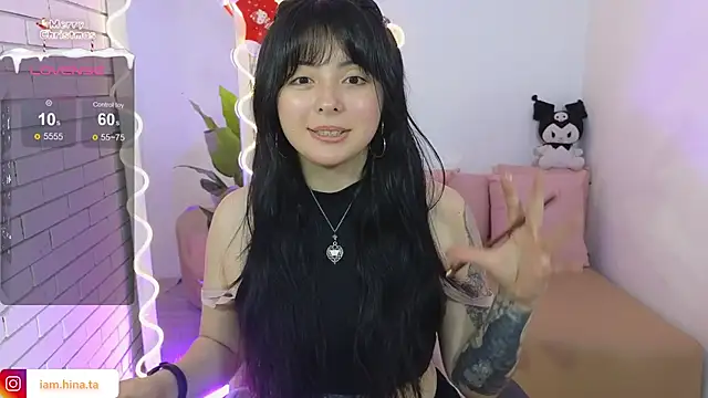 Snapshot of hina_tay chatting on 12.21.24 hina tay online show from 12.21.24