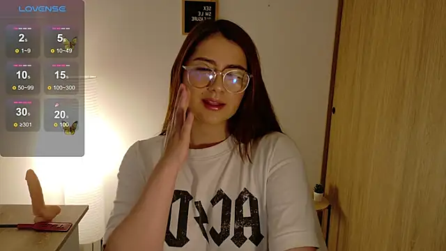 Snapshot of Rachel_t_ chatting on 10.01.25 Rachel t  online show from 10.01.25