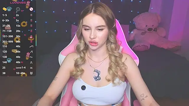 Snapshot of doll_barbieee chatting on 04.21.26 doll barbieee online show from 04.21.26