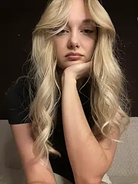 Snapshot of Alisa_Rise chatting on 02.08.25 Alisa Rise online show from 02.08.25