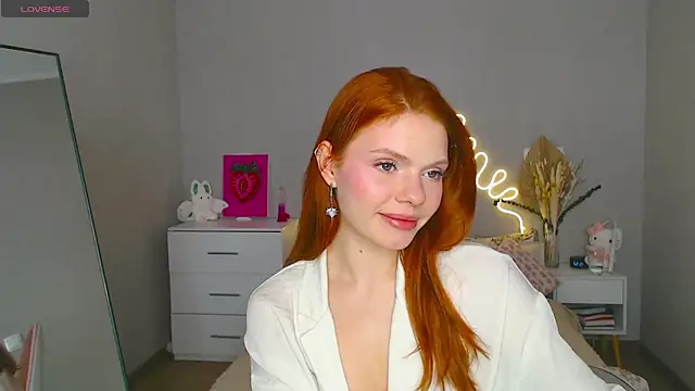 Snapshot of Red__Candy chatting on 02.13.25 Red  Candy online show from 02.13.25