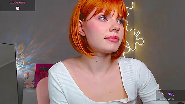 Snapshot of Red__Candy chatting on 02.25.25 Red  Candy online show from 02.25.25